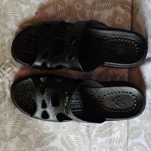 Pali Hawaii Rubber beach shoes black sz LL wide pre owned good condition. (8 W)